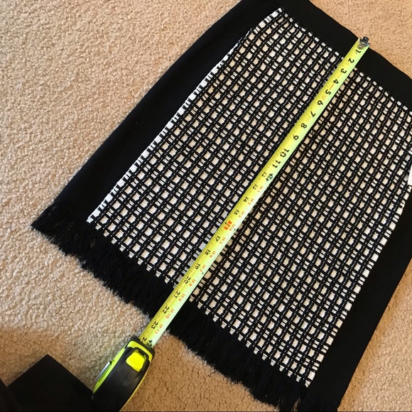 Ivanka Trump gorgeous skirt - Picture 5 of 8